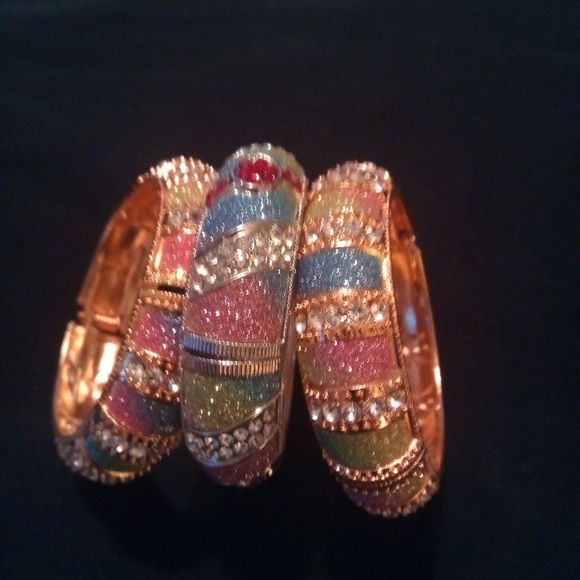 Jewelry - Gorgeous Bangel Bracelet